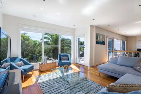 Front Beach House - Accommodation Mermaid Beach 1