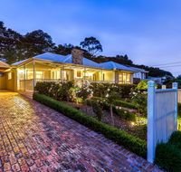 Lovely 5BR full house in Glen Waverley walk to train bus  shops - Accommodation Mermaid Beach