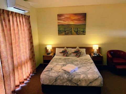 Mountain Creek Motel Bar & Restaurant - Accommodation Mermaid Beach 26
