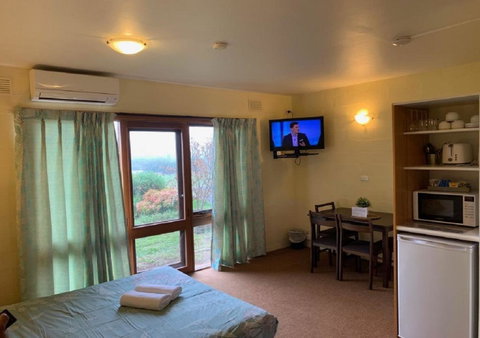 Mountain Creek Motel Bar & Restaurant - Accommodation Mermaid Beach 35