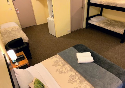 Mountain Creek Motel Bar & Restaurant - Accommodation Mermaid Beach 8