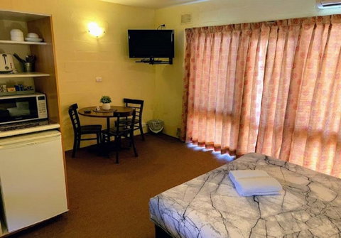 Mountain Creek Motel Bar & Restaurant - Accommodation Mermaid Beach 31