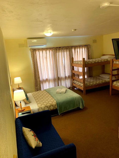 Mountain Creek Motel Bar & Restaurant - Accommodation Mermaid Beach 44