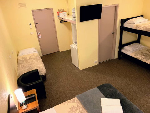 Mountain Creek Motel Bar & Restaurant - Accommodation Mermaid Beach 37