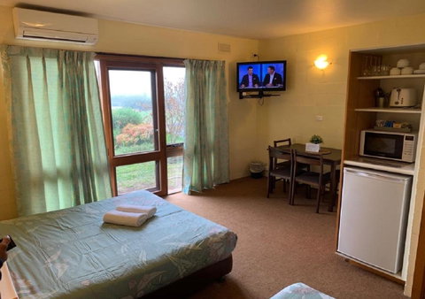 Mountain Creek Motel Bar & Restaurant - Accommodation Mermaid Beach 33