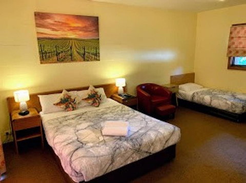 Mountain Creek Motel Bar & Restaurant - Accommodation Mermaid Beach 27