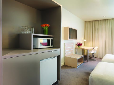 Travelodge Hotel Melbourne Docklands - Accommodation Mermaid Beach 5