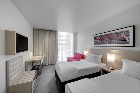 Travelodge Hotel Melbourne Docklands - Accommodation Mermaid Beach 2