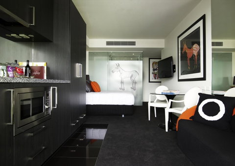 The Cullen Melbourne - Art Series - Accommodation Mermaid Beach 17