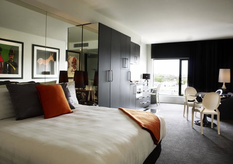 The Cullen Melbourne - Art Series - Accommodation Mermaid Beach 3
