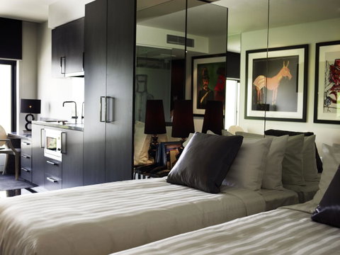 The Cullen Melbourne - Art Series - Accommodation Mermaid Beach 18