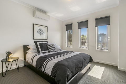 Marina Beach - Accommodation Mermaid Beach 0