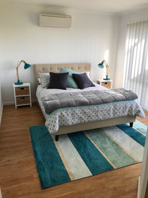 Sunsets On Martyrs Luxury Coastal Beach House Peterborough - Accommodation Mermaid Beach 14