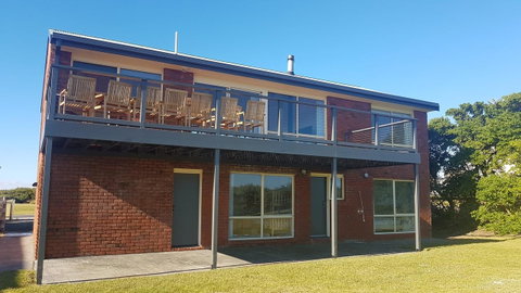 Sunsets On Martyrs Luxury Coastal Beach House Peterborough - Accommodation Mermaid Beach 24