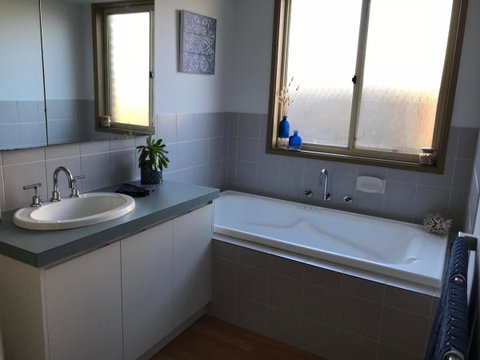 Sunsets On Martyrs Luxury Coastal Beach House Peterborough - Accommodation Mermaid Beach 17