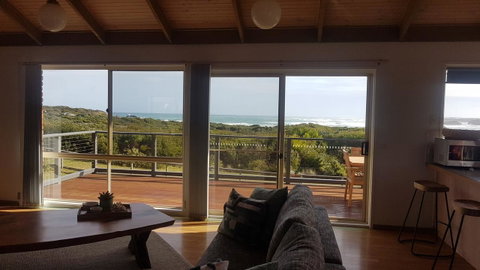 Sunsets On Martyrs Luxury Coastal Beach House Peterborough - Accommodation Mermaid Beach 6