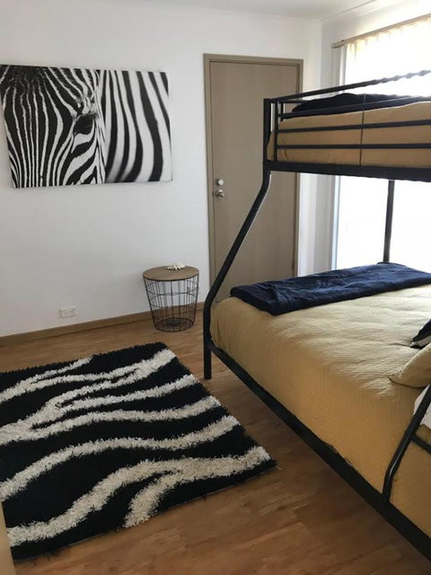 Sunsets On Martyrs Luxury Coastal Beach House Peterborough - Accommodation Mermaid Beach 16