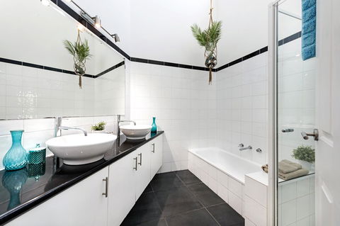 Peninsula Retreat - Accommodation Mermaid Beach 17