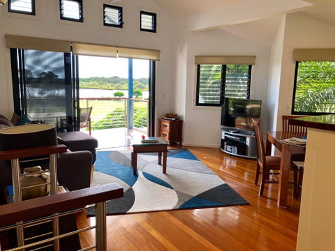 The Boathouse - Accommodation Mermaid Beach 2