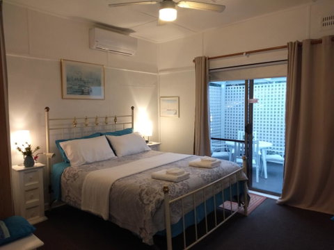 The Boathouse A 3 Bedroom House - Accommodation Mermaid Beach 1
