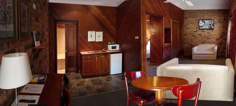The Carrington Inn - Bungendore - Accommodation Mermaid Beach 1