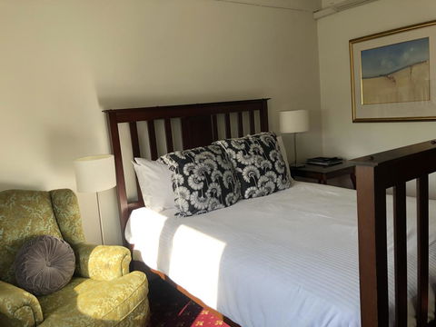 The Corner Hotel Alexandra - Accommodation Mermaid Beach 2