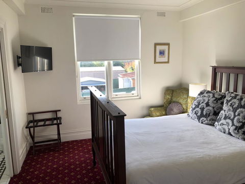 The Corner Hotel Alexandra - Accommodation Mermaid Beach 1
