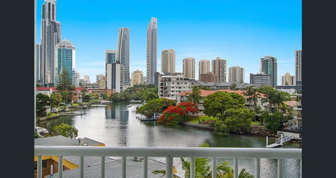 The Emerald Surfers Paradise - Accommodation Mermaid Beach 1