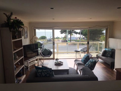 The Esplanade Holiday Home - Accommodation Mermaid Beach 2