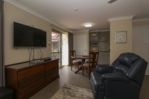 The Good Life B&B - Accommodation Mermaid Beach 1