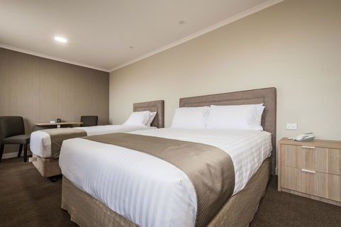 The Lighthouse Hotel - Accommodation Mermaid Beach 3