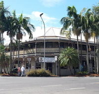 The Middle Pub - Accommodation Mermaid Beach