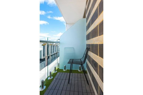 The Nest - Spacious Studio On Newcastle St With Roof Terrace - Accommodation Mermaid Beach 1