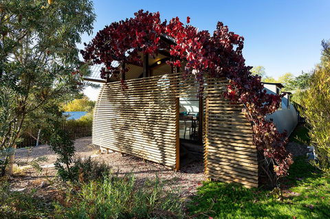 The Nissen - Accommodation Mermaid Beach 1