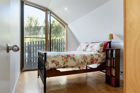 The Nissen - Accommodation Mermaid Beach 3