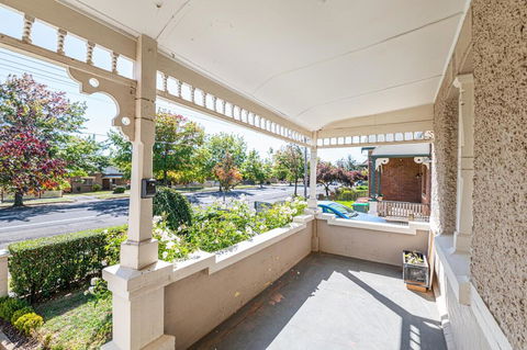 The Pearl On Prince  Stylish Cottage, CBD, Wifi - Accommodation Mermaid Beach 3