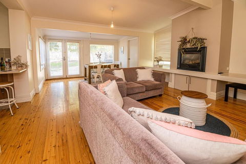 The Pearl On Prince  Stylish Cottage, CBD, Wifi - Accommodation Mermaid Beach 1