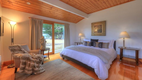 The Peninsula Experience - Accommodation Mermaid Beach 3
