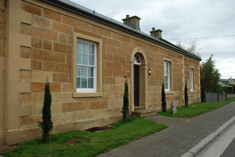 The Red Feather Inn - Accommodation Mermaid Beach 1