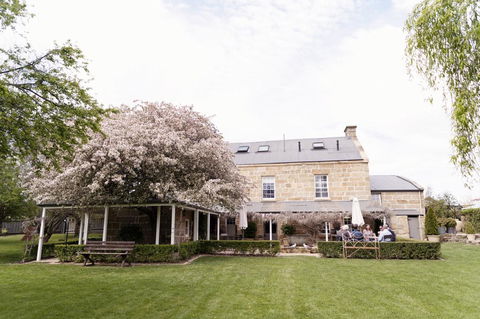 The Red Feather Inn - Accommodation Mermaid Beach 2