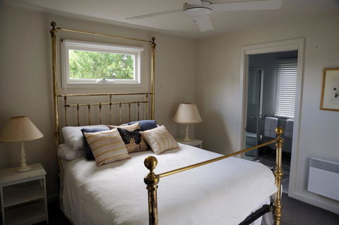 The Red Feather Inn - Accommodation Mermaid Beach 0