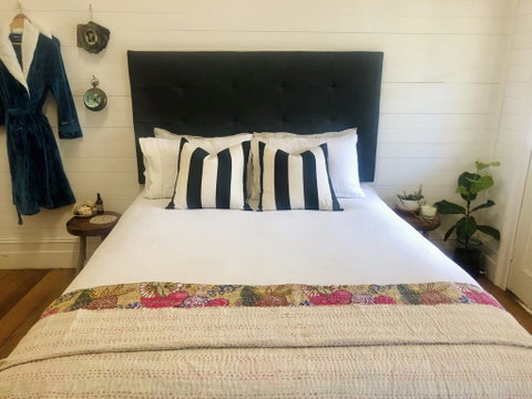 The Residence Stylish Comfort With Fireplace - Accommodation Mermaid Beach 1