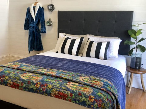 The Residence Stylish Comfort With Fireplace - Accommodation Mermaid Beach 3