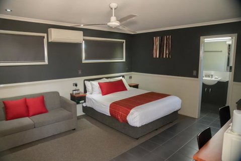 The Rocks Motel - Accommodation Mermaid Beach 1