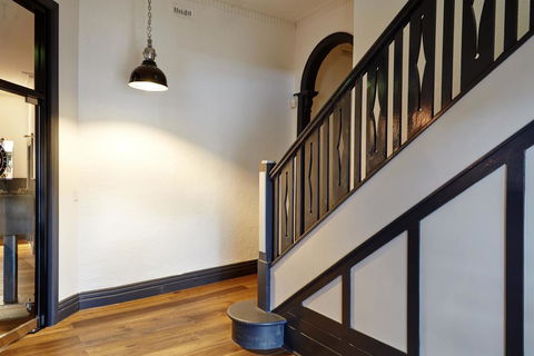 The Royal Hotel, Drouin - Accommodation Mermaid Beach 2