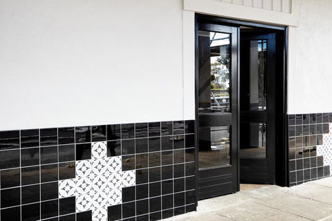 The Royal Hotel, Drouin - Accommodation Mermaid Beach 3