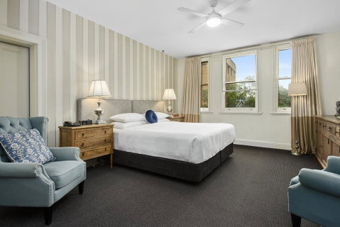 The Russell Hotel - Accommodation Mermaid Beach 1