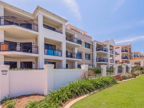The Sands Unit 28 - Straight Across The Road From The Beach - Accommodation Mermaid Beach 1