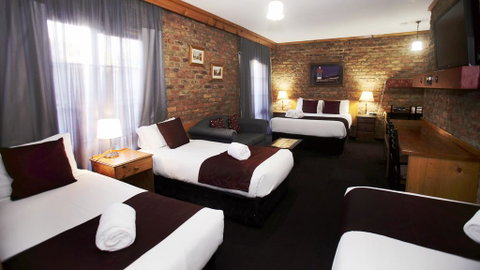 The Settlement Historic Hotel - Accommodation Mermaid Beach 3