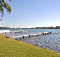 The Studio on the Lake  Fishing Point Lake Macquarie - honestly put the line in and catch fish - Accommodation Mermaid Beach